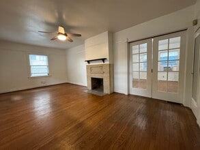 Living Room Closed1 - 2207 G St