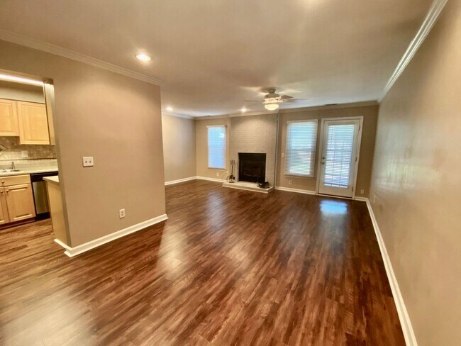 Building Photo - Fantastic 2-Bedroom Townhome In Linkhorn! ...