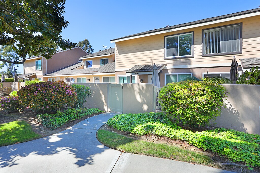 Photo - 7912 Rainbow Cir (Huntington Beach, CA)