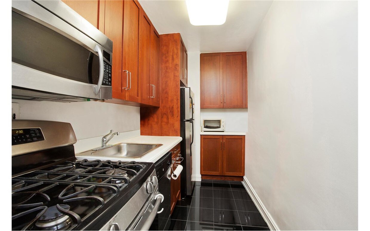 Building Photo - No Fee Alcove studio in Lux building