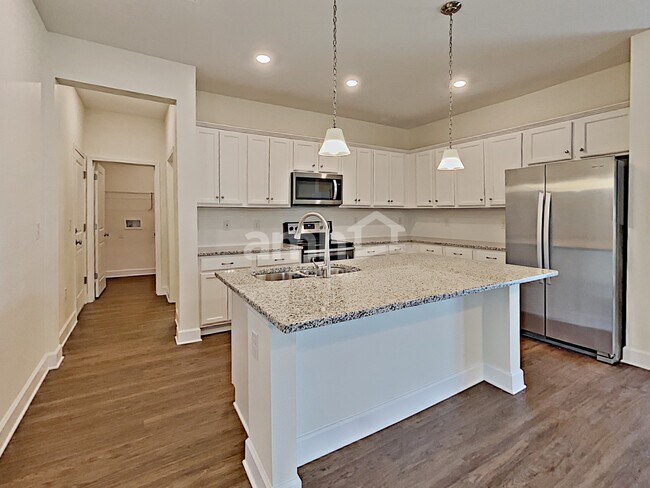 Building Photo - 401 Pine Terrace Dr