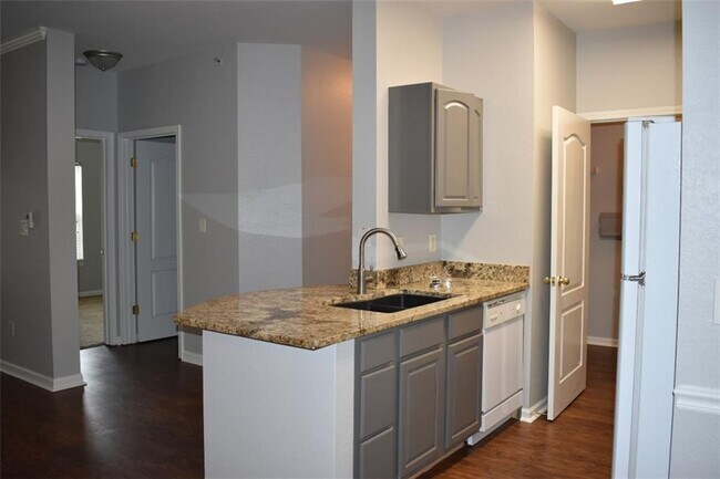Building Photo - 12863 Tradd St