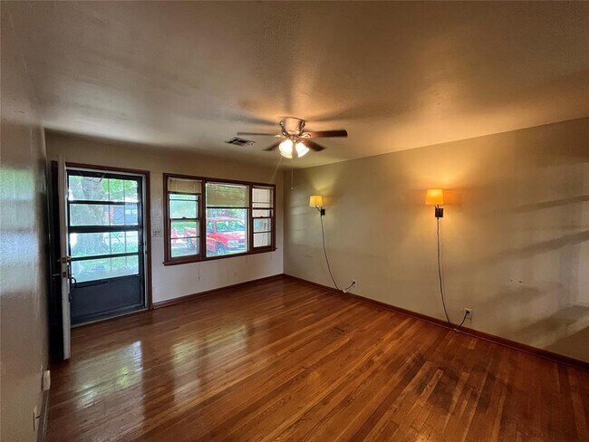 Foto del edificio - 511 Fleetwood Dr