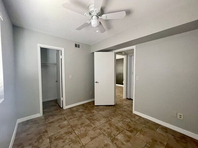 Foto del edificio - ONE MONTH RENT FREE!! ADORABLE 2BDRM 2BATH RECENTLY REMODELED MESA APARTMENT!