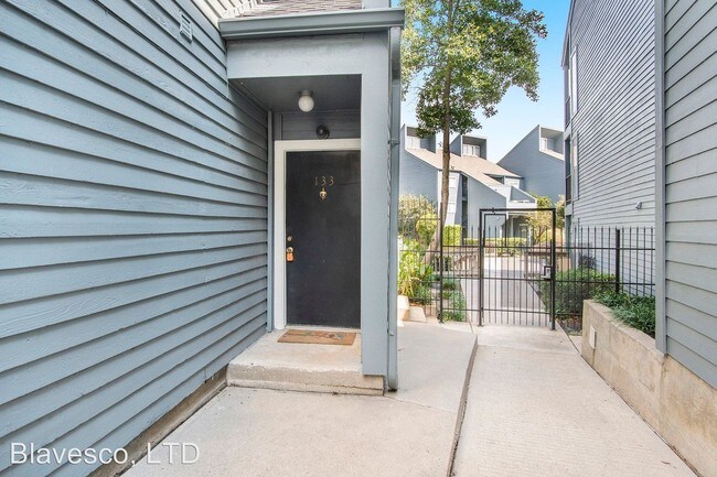 Building Photo - 12500 Melville Dr