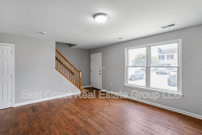 Building Photo - 303 E Ridge Dr