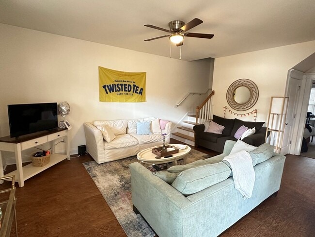 Building Photo - Four Bedroom Near Downtown Available for P...