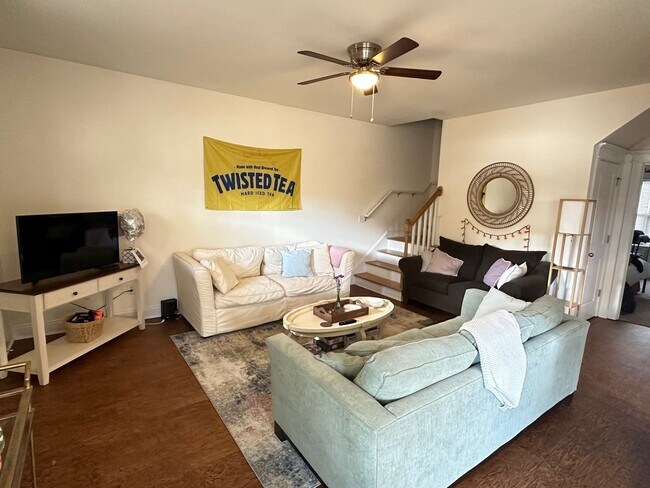 Foto del edificio - Four Bedroom Near Downtown Available for P...