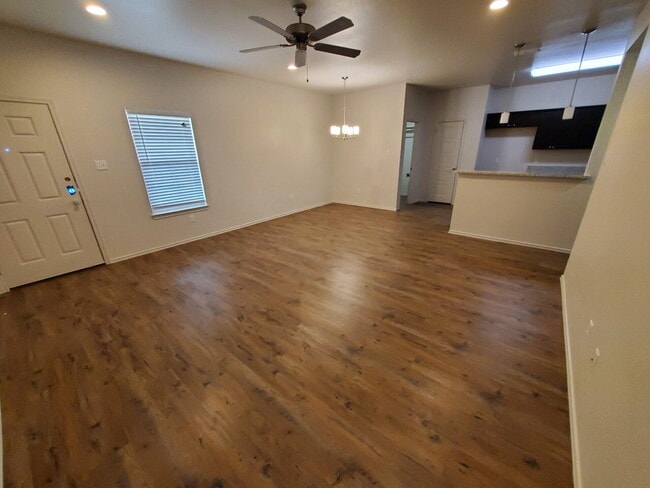 Building Photo - Offering 6 month or 12 month lease /Cooper...