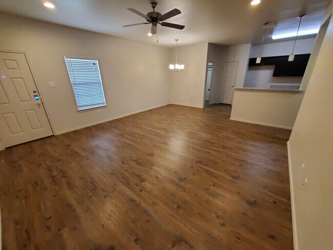 Foto del edificio - Offering 6 month or 12 month lease /Cooper...