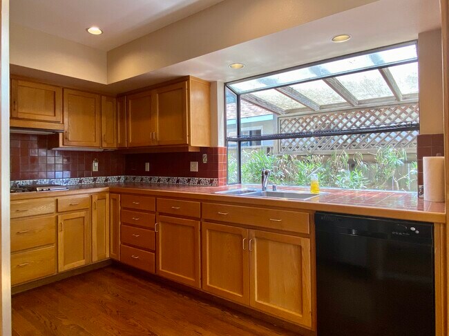 Foto del edificio - 1646 Bonita Ave