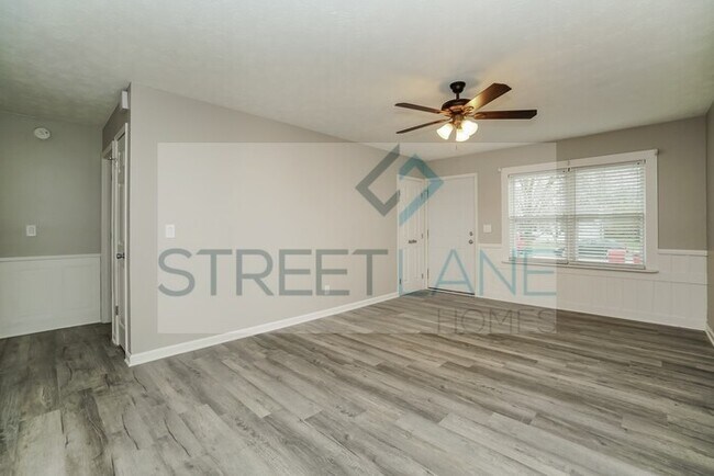 Building Photo - REDUCED!