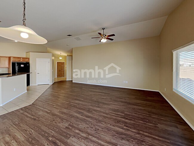 Building Photo - 4013 E Shadow Branch Dr