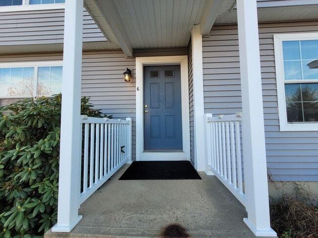 Building Photo - 10 Lupine Rd