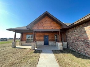 Building Photo - 4231 Mesa Dr