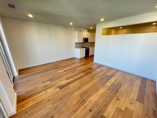 Building Photo - 97 Elmwood St