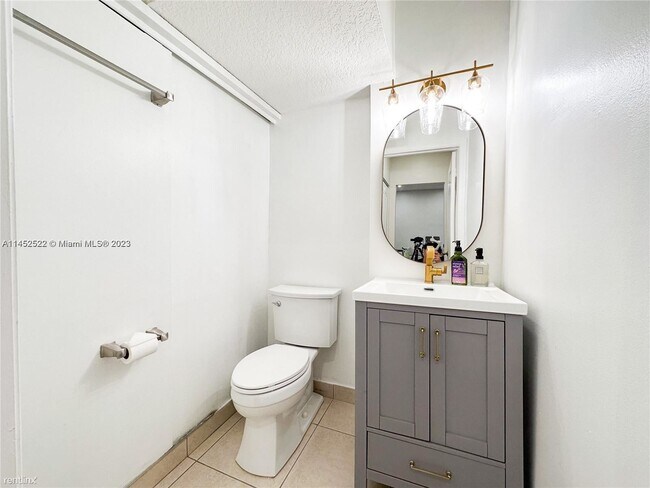 Building Photo - 3 br, 2.5 bath Townhome - 130 Riverwalk Ci...