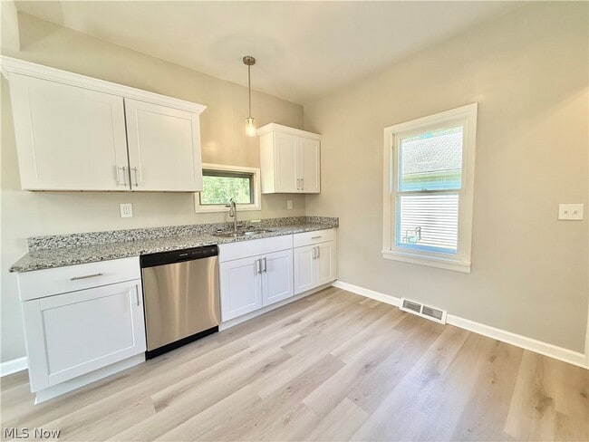 Building Photo - 41 Dewhurst Ave