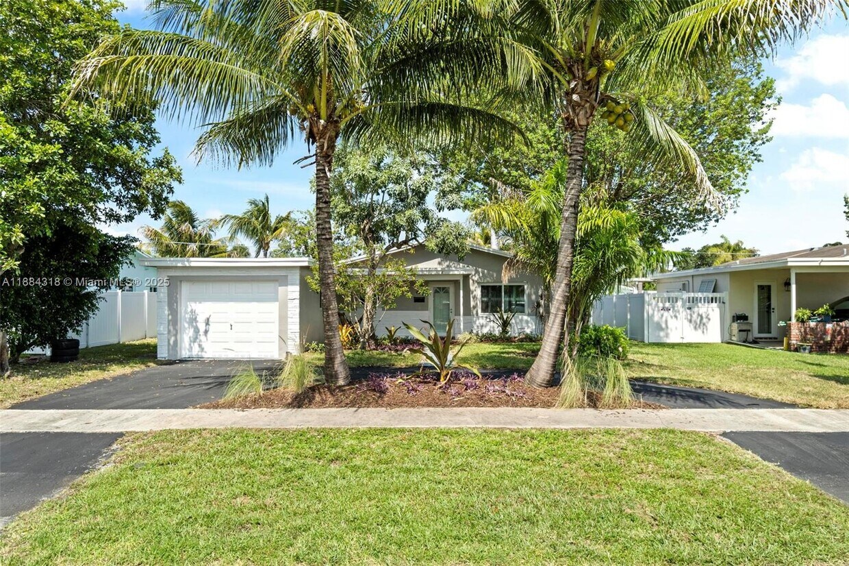 Foto principal - 838 NW 10th Ave