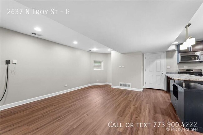 Building Photo - 2637 N Troy St