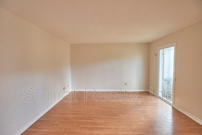 Building Photo - 855 Wilshire Blvd