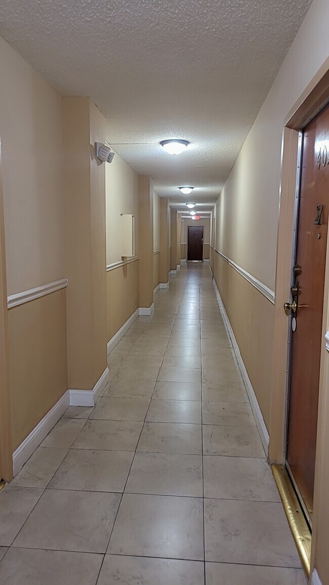 Foto del edificio - 5033 NW 7th St