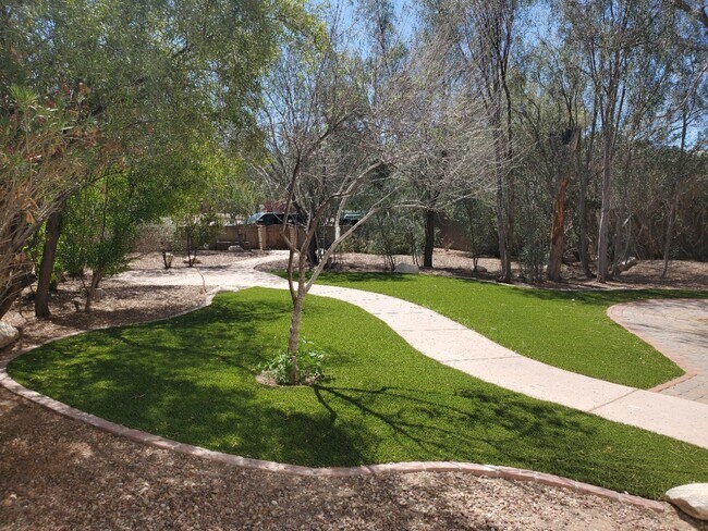 Foto del edificio - 1321 E Mabel St