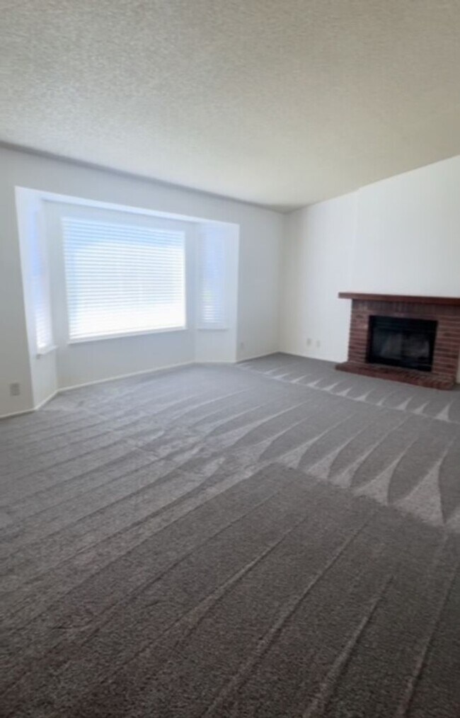 Building Photo - Coming Soon-Located in the Heart of Tehachapi!