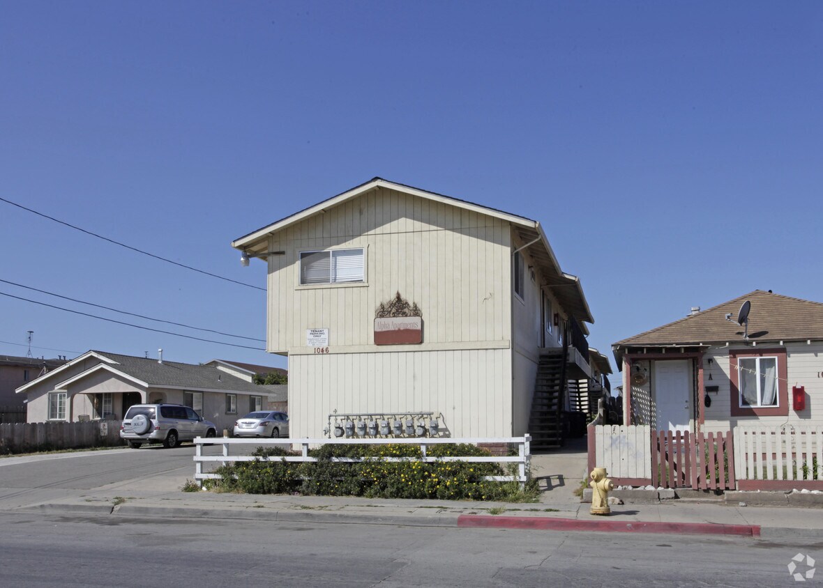 Foto del edificio - 1046 E Laurel Dr