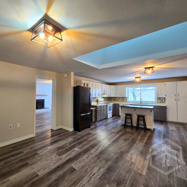 Building Photo - 425480 Substation Rd