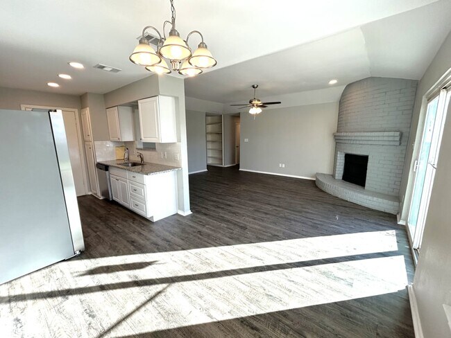 Foto del edificio - 6210 Cool Springs Dr