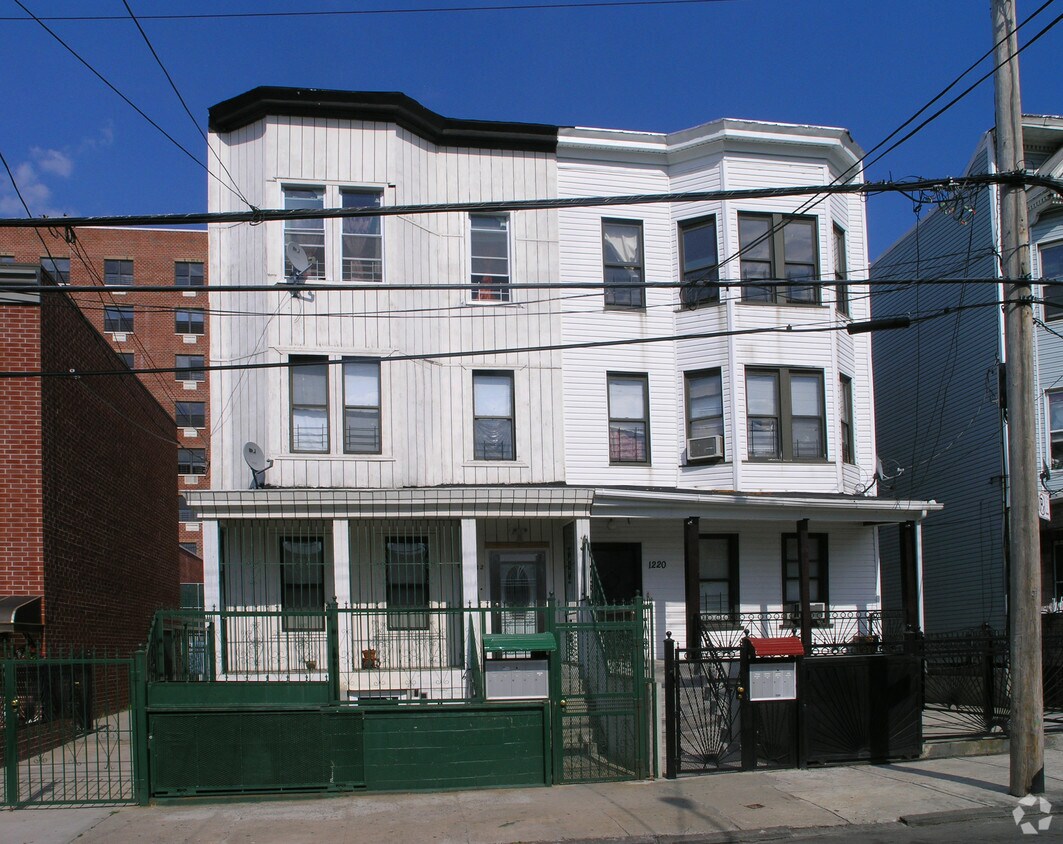 Foto del edificio - 1222 Simpson St