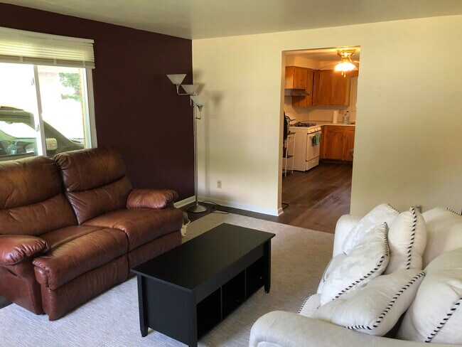 Foto del edificio - 415 Oak Manor Ave NE
