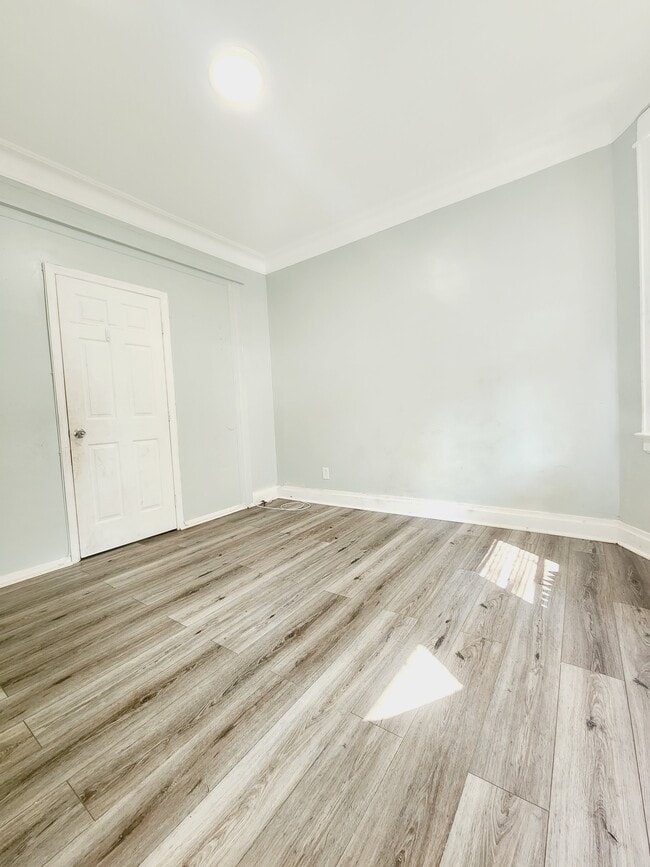 Building Photo - 132 Bartholdi Ave