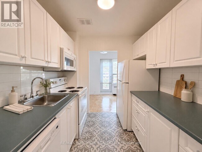 Building Photo - 30 Upper Canada Dr