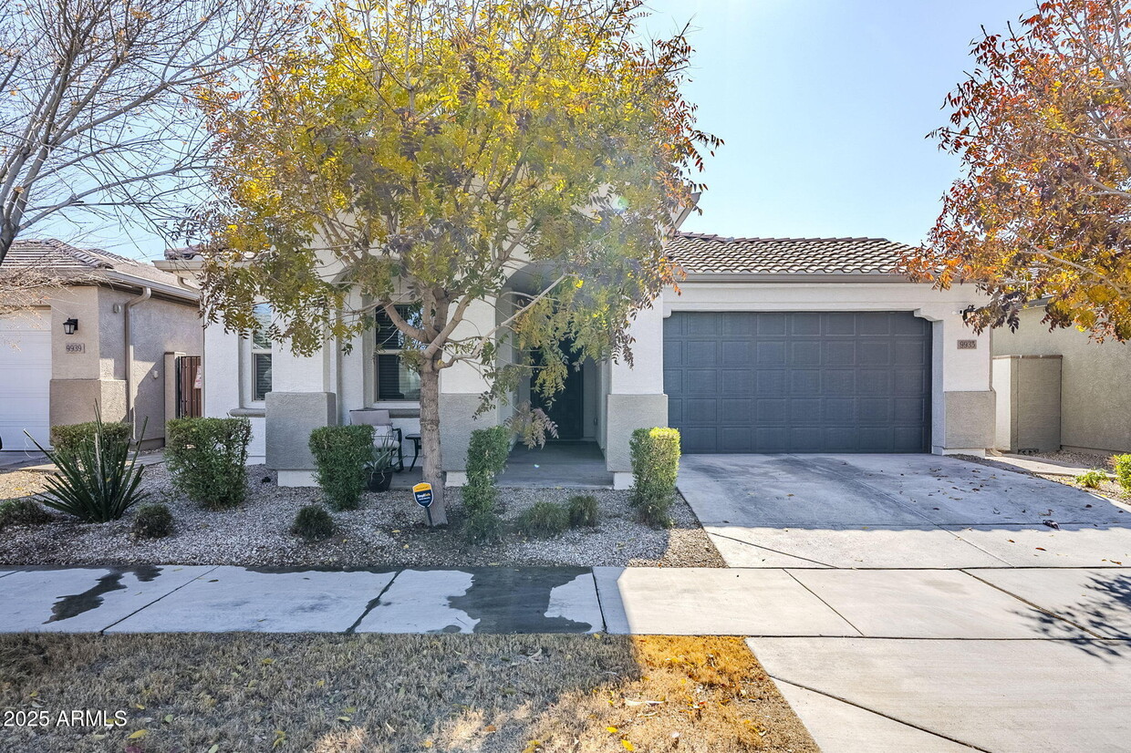 Foto principal - 9935 E Thornbush Ave