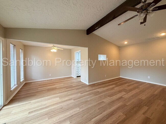 Building Photo - 9228 S Norwood Ave