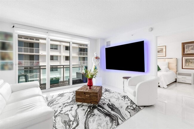 Foto del edificio - 6917 Collins Ave
