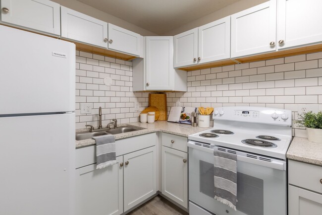 Building Photo - The Jefferson | 2-Bedroom with Balcony