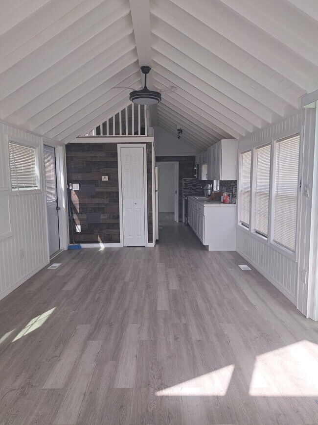 Foto del edificio - Nicely Redone 1/1 on Center Lake