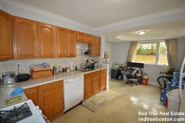 Building Photo - 49 Rogers Park Ave