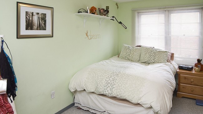 Interior Photo - 318 8th Ave SE