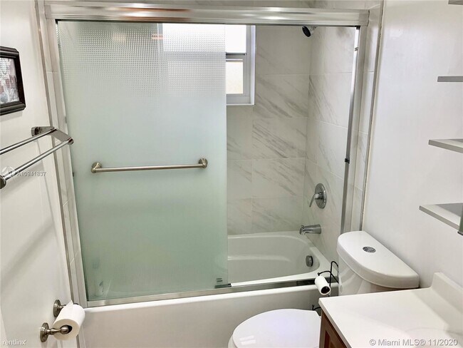 Building Photo - 2 br, 2 bath Condo - 1201 S 21st Ave