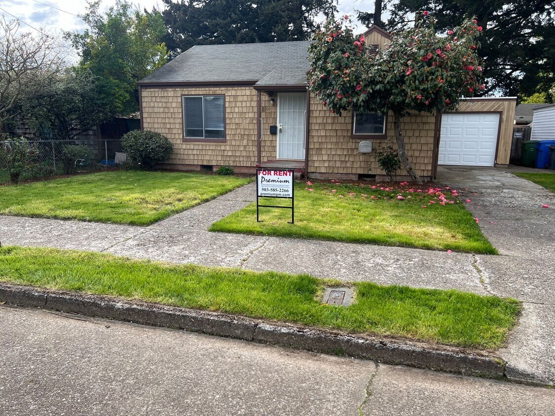 Primary Photo - Remodeled Two Bedroom Home, Close to Gilmo...