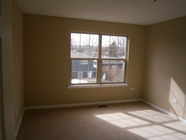 Building Photo - 15400 Greenwood Rd