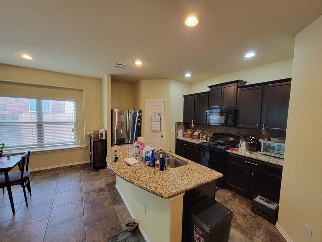 Foto del edificio - 9859 Marbach Rd