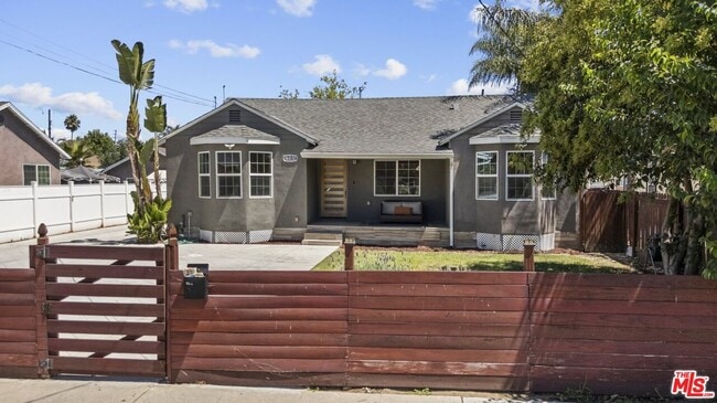 Building Photo - 6712 Cedros Ave