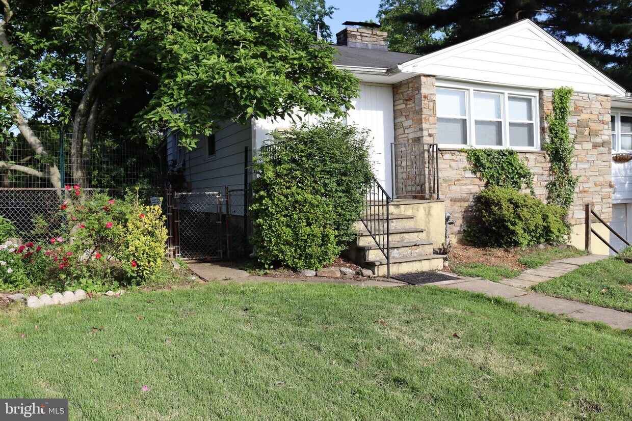 Primary Photo - 204 Minta Ct