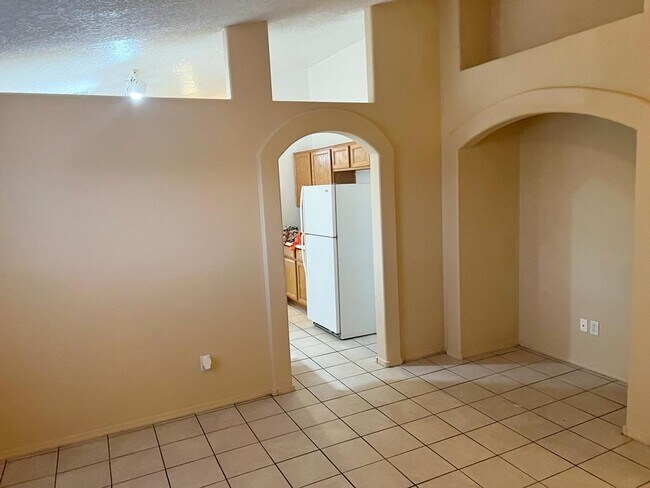 Building Photo - 4761 Jessica Dr NE