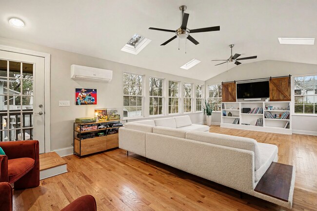 Foto del edificio - Sylvan Park Charm!